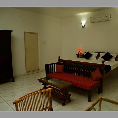 Hotel Le Capucin Puducherry Zewnętrze zdjęcie